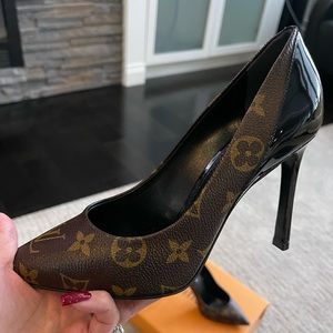 Louis Vuitton pumps